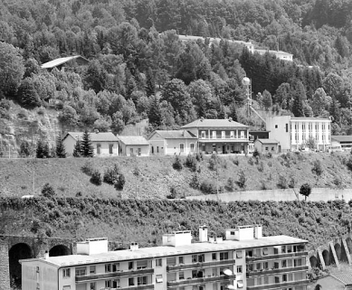 Vue d'ensemble de la gare, depuis le nord-ouest. © Région Bourgogne-Franche-Comté, Inventaire du patrimoine Vue d'ensemble de la gare, depuis le nord-ouest. © Région Bourgogne-Franche-Comté, Inventaire du patrimoine