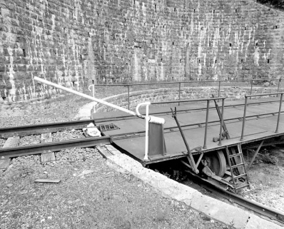 Barre permettant de faire pivoter le pont. © Région Bourgogne-Franche-Comté, Inventaire du patrimoine Barre permettant de faire pivoter le pont. © Région Bourgogne-Franche-Comté, Inventaire du patrimoine