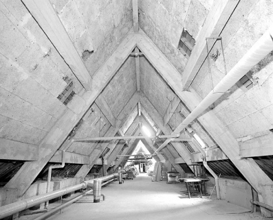 Bâtiment B : charpente en béton. © Région Bourgogne-Franche-Comté, Inventaire du patrimoine Bâtiment B : charpente en béton. © Région Bourgogne-Franche-Comté, Inventaire du patrimoine