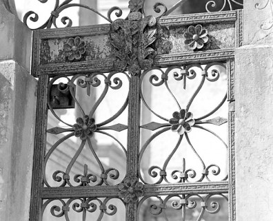 Grille : détail de la partie basse. © Région Bourgogne-Franche-Comté, Inventaire du patrimoine