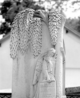 La stèle sculptée. © Région Bourgogne-Franche-Comté, Inventaire du patrimoine