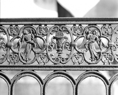 Calice entre deux anges musiciens. © Région Bourgogne-Franche-Comté, Inventaire du patrimoine