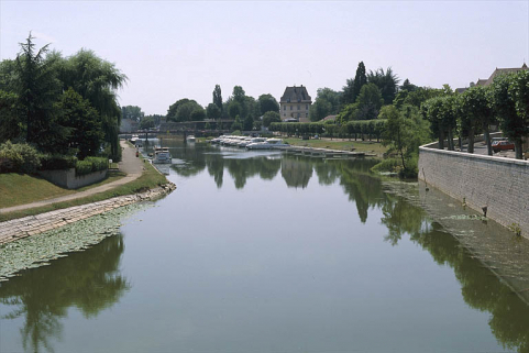 Canal entre écluses 66 et 67. © Région Bourgogne-Franche-Comté, Inventaire du patrimoine