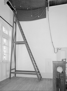 L'échelle permettant d'accéder au système d'ouverture de la toiture. © Région Bourgogne-Franche-Comté, Inventaire du patrimoine L'échelle permettant d'accéder au système d'ouverture de la toiture. © Région Bourgogne-Franche-Comté, Inventaire du patrimoine