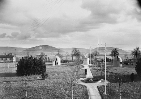 [Vue d'ensemble des coupoles et du bassin, depuis le nord], 1914. © Région Bourgogne-Franche-Comté, Inventaire du patrimoine