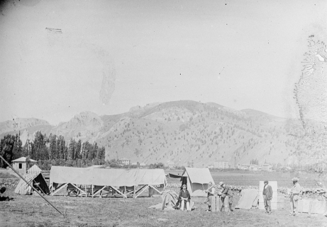Cistierna. Août 1905. Mission Hamy. Installation de M Lebeuf (astronomie). Membres des missions françaises. © Région Bourgogne-Franche-Comté, Inventaire du patrimoine