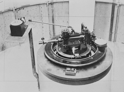 [Astrolabe impersonnel Baillaud, avec sur la gauche un condensateur variable de précision], milieu 20e siècle. © Région Bourgogne-Franche-Comté, Inventaire du patrimoine