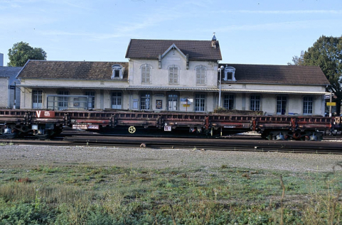 Bâtiment des voyageurs : façade postérieure. © Région Bourgogne-Franche-Comté, Inventaire du patrimoine