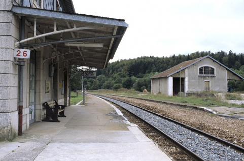 Quai des voyageurs, auvent et entrepôt commercial. © Région Bourgogne-Franche-Comté, Inventaire du patrimoine