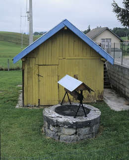 Puits et dépendance. © Région Bourgogne-Franche-Comté, Inventaire du patrimoine