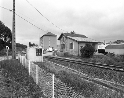 Vue d'ensemble, depuis le sud-est (côté La Cluse). © Région Bourgogne-Franche-Comté, Inventaire du patrimoine