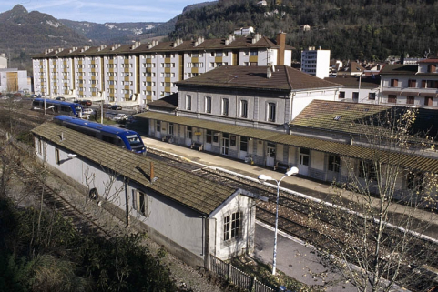 Abri-lampisterie : vue plongeante sur la façade postérieure, de trois quarts droite. © Région Bourgogne-Franche-Comté, Inventaire du patrimoine