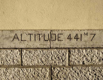 Bâtiment des voyageurs : inscription altimétrique. © Région Bourgogne-Franche-Comté, Inventaire du patrimoine
