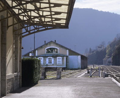 Entrepôt : vue d'ensemble depuis le quai des voyageurs, au nord. © Région Bourgogne-Franche-Comté, Inventaire du patrimoine