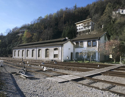 Foyer des roulants et remise ferroviaire : vue d'ensemble, depuis le nord-est. © Région Bourgogne-Franche-Comté, Inventaire du patrimoine
