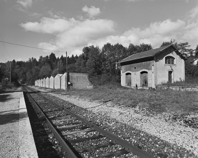 Entrepôts commerciaux : vue d'ensemble, depuis le bâtiment des voyageurs. © Région Bourgogne-Franche-Comté, Inventaire du patrimoine