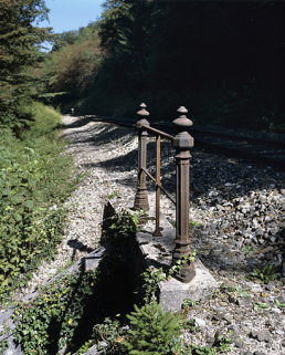 Garde-corps surmontant la tête occidentale. © Région Bourgogne-Franche-Comté, Inventaire du patrimoine
