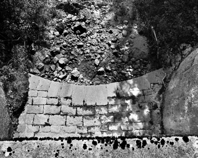 Pont : vue plongeante sur le radier aval. © Région Bourgogne-Franche-Comté, Inventaire du patrimoine