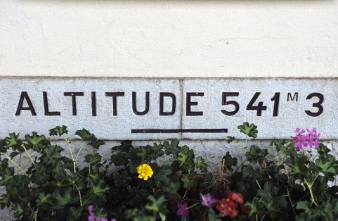 Bâtiment des voyageurs : inscription altimétrique. © Région Bourgogne-Franche-Comté, Inventaire du patrimoine