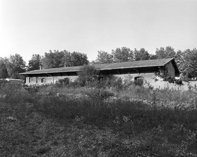 Entrepôt : façade postérieure (côté voies), de trois quarts droite. © Région Bourgogne-Franche-Comté, Inventaire du patrimoine