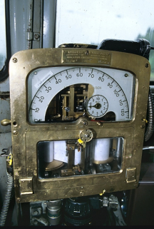 Intérieur, côté extrémité 1 : indicateur - enregistreur Flaman. © Région Bourgogne-Franche-Comté, Inventaire du patrimoine