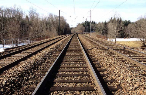 Face supérieure du tablier. La voie de gauche est à destination de La Cluse. © Région Bourgogne-Franche-Comté, Inventaire du patrimoine Face supérieure du tablier. La voie de gauche est à destination de La Cluse. © Région Bourgogne-Franche-Comté, Inventaire du patrimoine