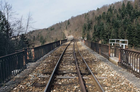 La voie, depuis la rive gauche (côté La Cluse). © Région Bourgogne-Franche-Comté, Inventaire du patrimoine