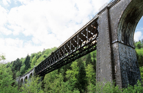 Travée métallique, depuis la route en amont. © Région Bourgogne-Franche-Comté, Inventaire du patrimoine