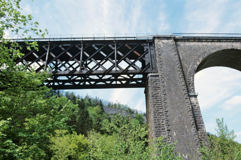 Jonction de la travée métallique et de l'arche en maçonnerie, rive droite. © Région Bourgogne-Franche-Comté, Inventaire du patrimoine