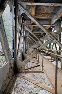 Viaduc : passerelle sous le tablier (vue désaxée à gauche). © Région Bourgogne-Franche-Comté, Inventaire du patrimoine