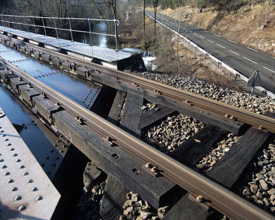 Pont sur la Lemme : jonction du tablier et de la culée droite, depuis la voie. © Région Bourgogne-Franche-Comté, Inventaire du patrimoine
