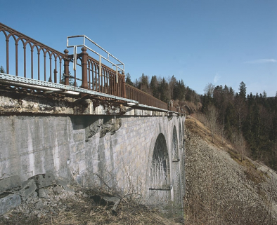 Garde-corps de l'élévation orientale. © Région Bourgogne-Franche-Comté, Inventaire du patrimoine