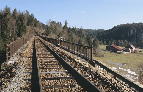 Voie sur le viaduc, depuis le côté La Cluse. © Région Bourgogne-Franche-Comté, Inventaire du patrimoine