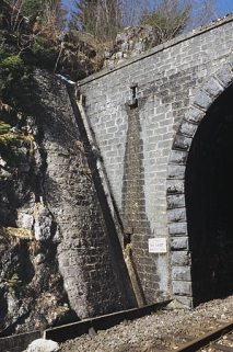 Tête côté La Cluse : descente d'eau, chantepleures et caniveau. © Région Bourgogne-Franche-Comté, Inventaire du patrimoine