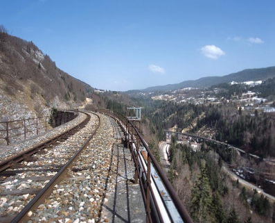 Vue d'ensemble du tablier et des garde-corps, depuis le côté Andelot-en-Montagne. © Région Bourgogne-Franche-Comté, Inventaire du patrimoine