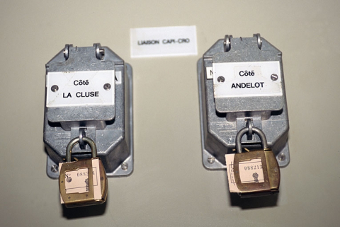 Commande manuelle du dispositif d'arrêt automatique des trains. © Région Bourgogne-Franche-Comté, Inventaire du patrimoine Commande manuelle du dispositif d'arrêt automatique des trains. © Région Bourgogne-Franche-Comté, Inventaire du patrimoine