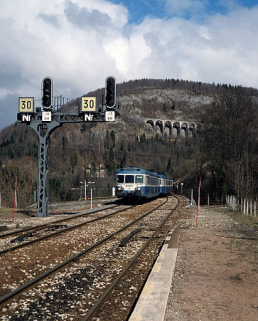 Vue d'ensemble, avec autorail X 2800. © Région Bourgogne-Franche-Comté, Inventaire du patrimoine Vue d'ensemble, avec autorail X 2800. © Région Bourgogne-Franche-Comté, Inventaire du patrimoine