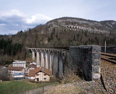 Parapet sud de la culée côté Andelot-en-Montagne. © Région Bourgogne-Franche-Comté, Inventaire du patrimoine Parapet sud de la culée côté Andelot-en-Montagne. © Région Bourgogne-Franche-Comté, Inventaire du patrimoine