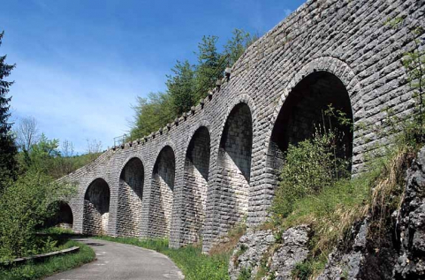 Vue d'ensemble, de trois quarts droite. © Région Bourgogne-Franche-Comté, Inventaire du patrimoine Vue d'ensemble, de trois quarts droite. © Région Bourgogne-Franche-Comté, Inventaire du patrimoine
