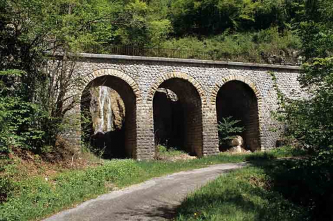 Viaduc, vu de trois quarts gauche. © Région Bourgogne-Franche-Comté, Inventaire du patrimoine
