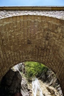 Viaduc : arche, vue du dessous. © Région Bourgogne-Franche-Comté, Inventaire du patrimoine
