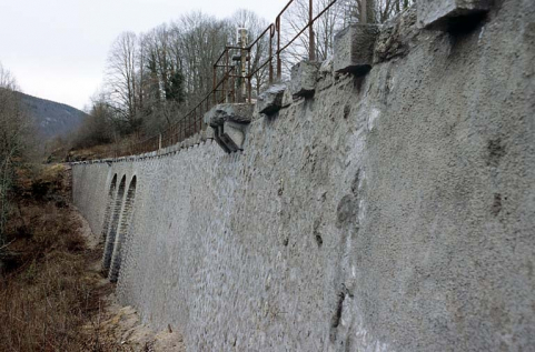 Vue d'ensemble en enfilade, depuis le côté Andelot-en-Montagne (nord) © Région Bourgogne-Franche-Comté, Inventaire du patrimoine Vue d'ensemble en enfilade, depuis le côté Andelot-en-Montagne (nord) © Région Bourgogne-Franche-Comté, Inventaire du patrimoine