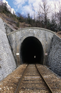 Tunnel des Frettes : tête côté La Cluse (sud). © Région Bourgogne-Franche-Comté, Inventaire du patrimoine