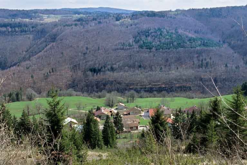 Vue d'ensemble de la vallée de la Bienne sur la commune de Lézat. © Région Bourgogne-Franche-Comté, Inventaire du patrimoine