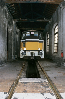 Remise ferroviaire : locomotive diesel Y 7400 (n° Y7435) dans la halle est. © Région Bourgogne-Franche-Comté, Inventaire du patrimoine