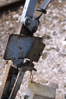 Levier de manoeuvre enclenché de l'appareil de voie C : détail de la serrure et de sa clef. © Région Bourgogne-Franche-Comté, Inventaire du patrimoine