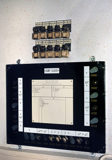 Serrure centrale à clefs S dans le bureau de l'agent de circulation (bâtiment des voyageurs). © Région Bourgogne-Franche-Comté, Inventaire du patrimoine