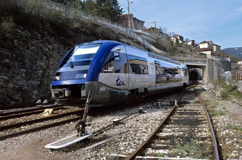 Autorail X 73500 (n° X 73612) sur la voie A, côté Andelot-en-Montagne. © Région Bourgogne-Franche-Comté, Inventaire du patrimoine