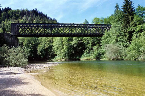 Vue d'ensemble depuis le lit de la Bienne, en amont côté La Cluse. © Région Bourgogne-Franche-Comté, Inventaire du patrimoine