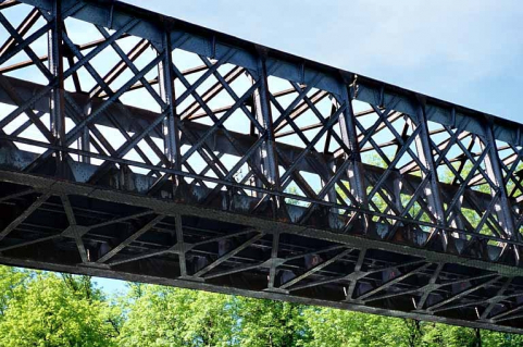 Partie inférieure du tablier et poutre latérale, côté amont. © Région Bourgogne-Franche-Comté, Inventaire du patrimoine